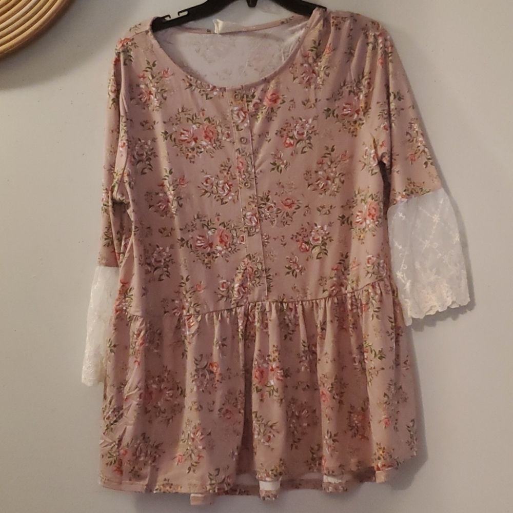 By nonexis high fun floral, peplum hemed top